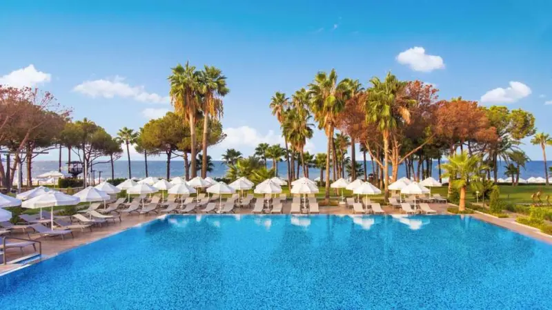 Acanthus Cennet Barut Collection