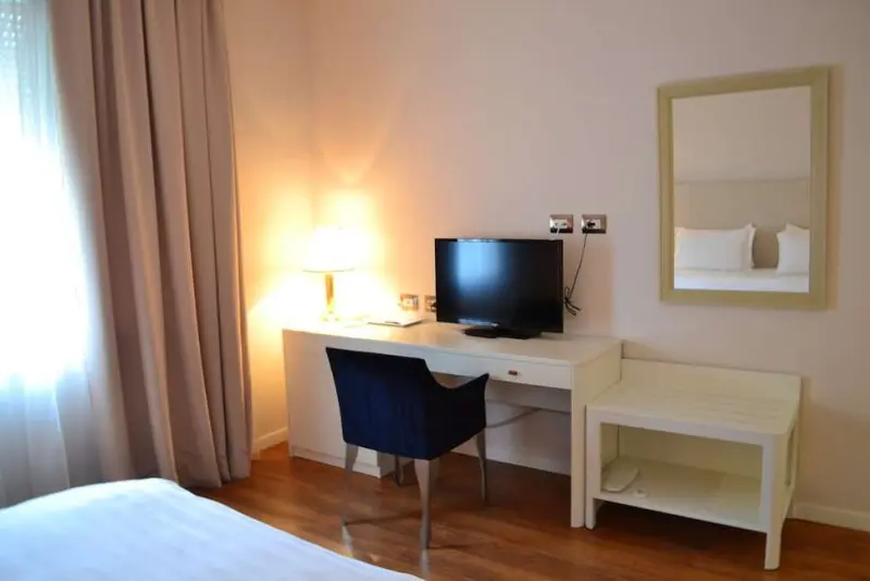 Sar Otel