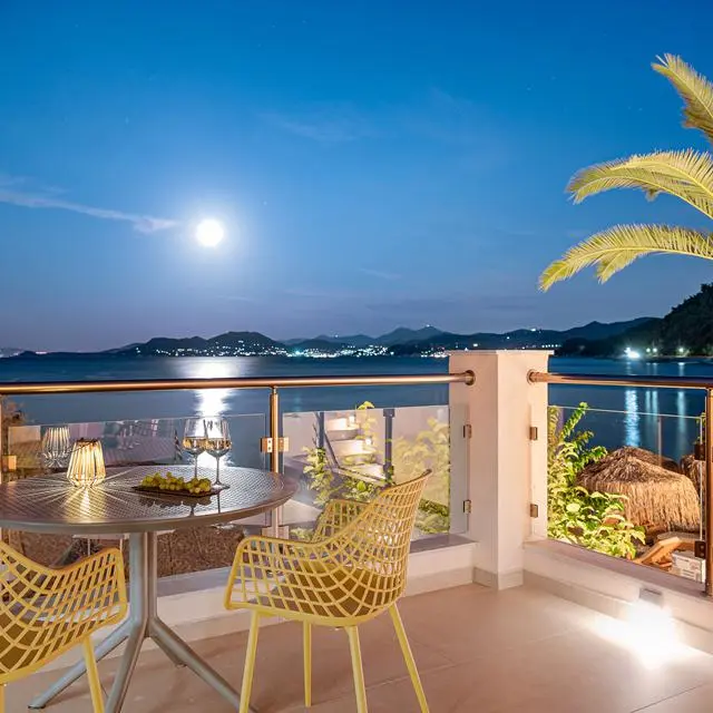 8 Moons Boutique Apartments