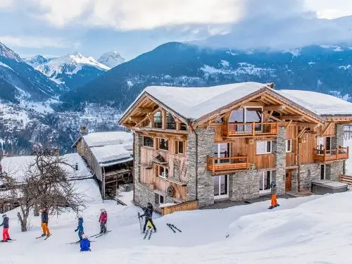 Chalet Le Jo’li Pré : Location de vacances dans gite de standing pour groupe avec espace bien-être jacuzzi et sauna, au pied des pistes de ski proche domaine skiable des Arcs et Paradiski en Savoie