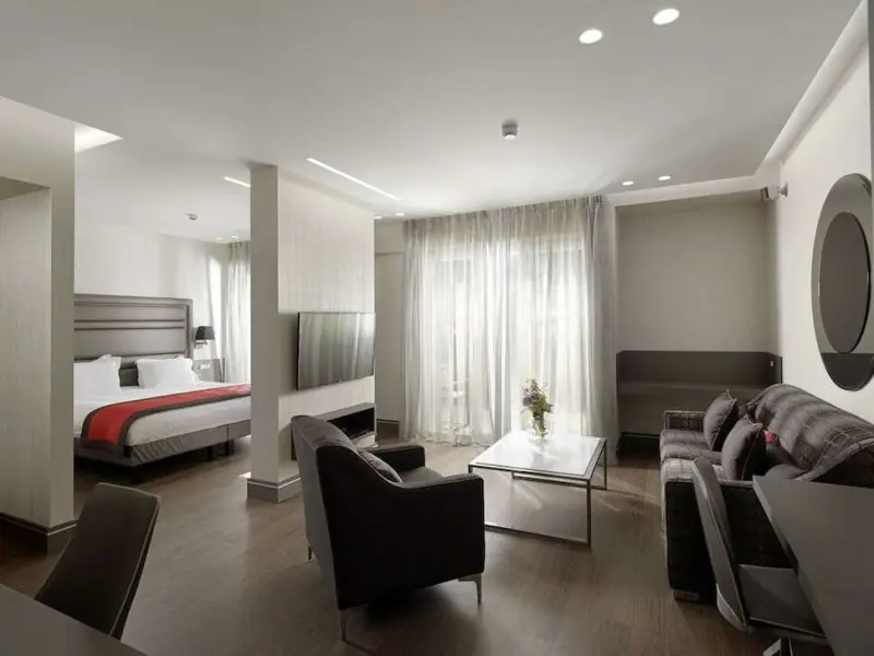 Holiday Suites Arnis Street