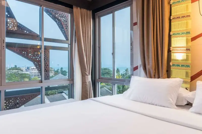 sea crest by jomtien hotel