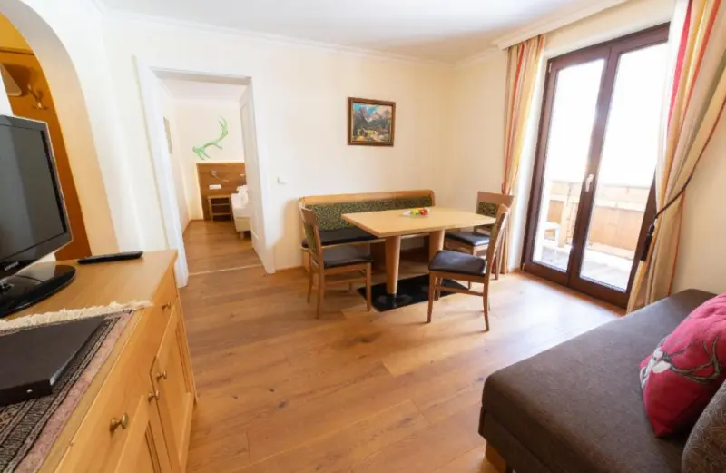 Aparthotel & Café Hirschenau