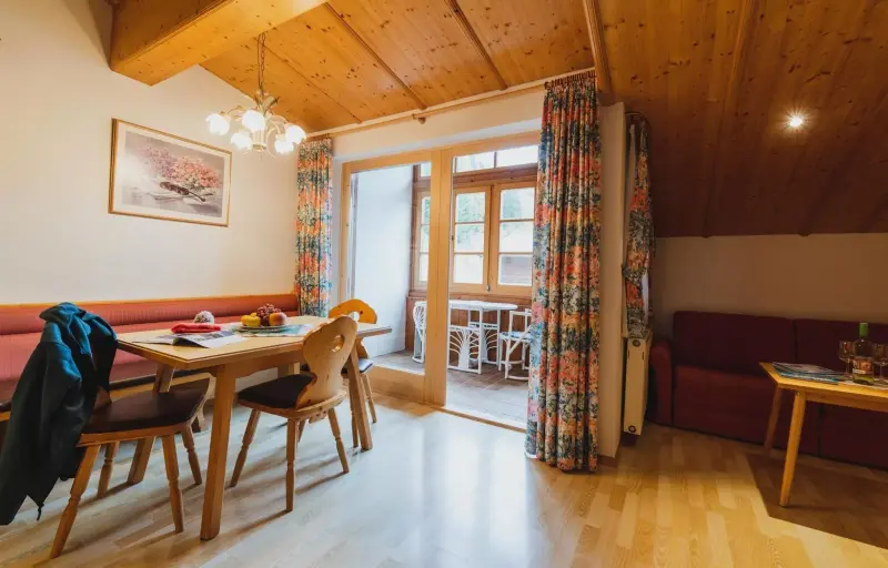 Portis Appartements, Haus Tuenta