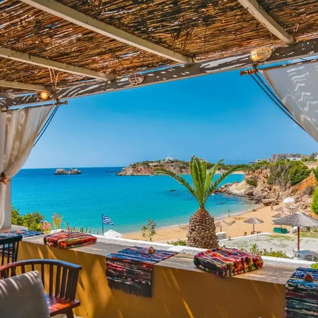 AMOOPI NYMFES DAILY BEACH BAR & LUXURIOUS APARTMENTS
