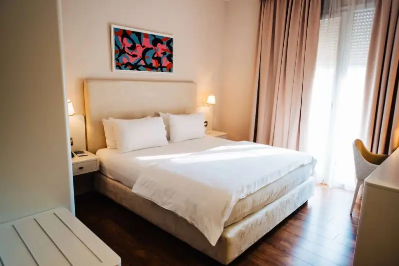 Sar Otel