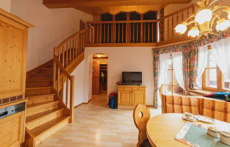 Portis Appartements, Haus Tuenta