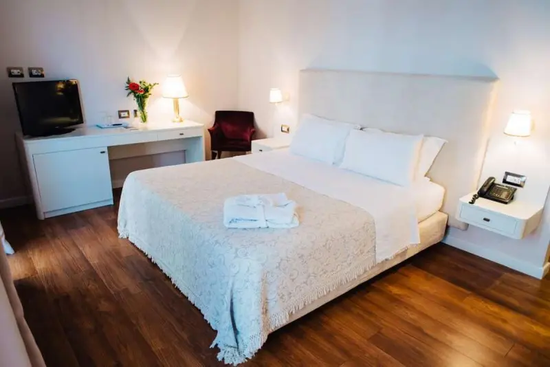Sar Otel