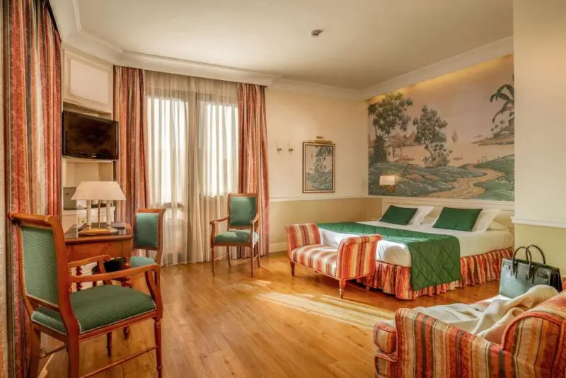 Hotel Donna Laura Palace