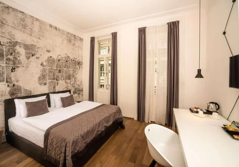 Hotel Golden Crown