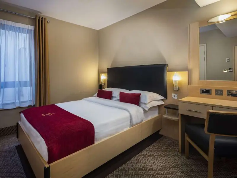 Academy Plaza Hotel