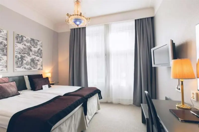 Crystal Plaza Hotel