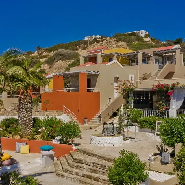 AMOOPI NYMFES DAILY BEACH BAR & LUXURIOUS APARTMENTS