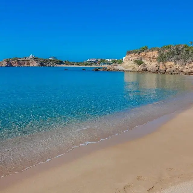 AMOOPI NYMFES DAILY BEACH BAR & LUXURIOUS APARTMENTS