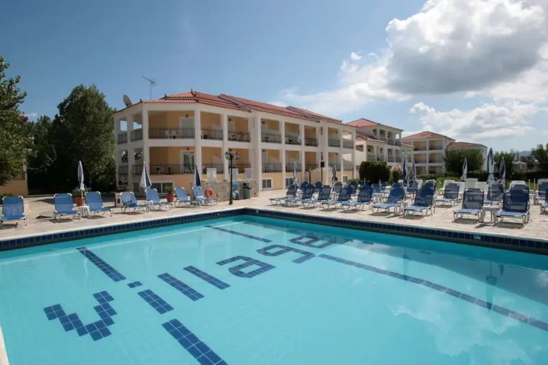 Village Inn Studios & Family Apartments