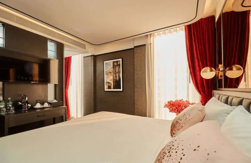 The Gravitique Hotel Khaosan Road