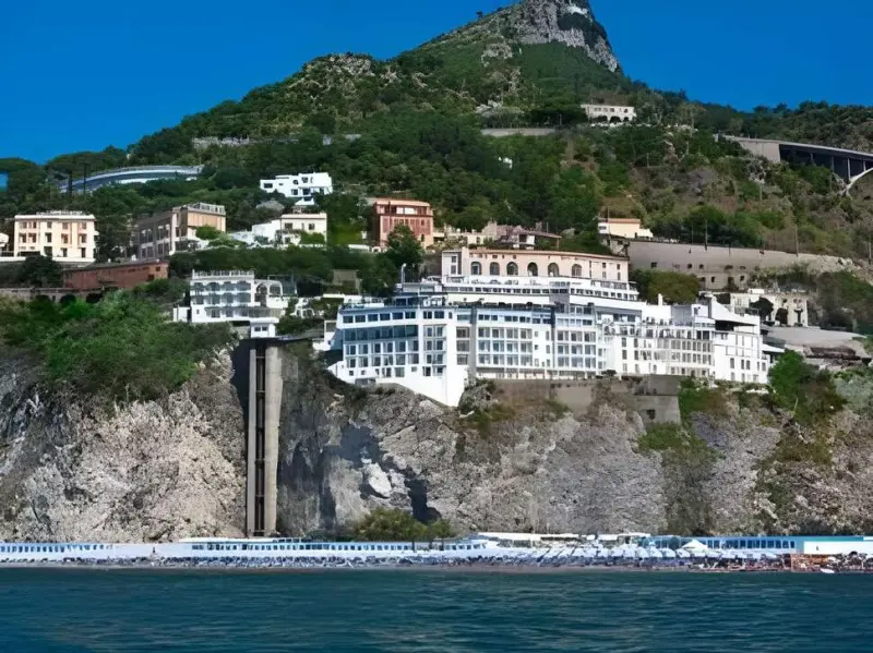 Lloyd's Baia Hotel