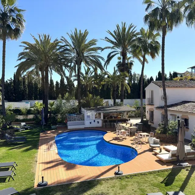 Apart Hotel Banús Lodge