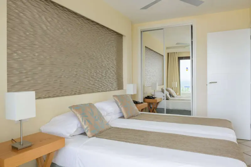 Pearly Grey Ocean Club