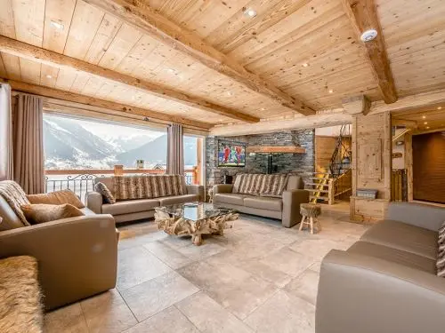 Chalet Le Jo’li Pré : Location de vacances dans gite de standing pour groupe avec espace bien-être jacuzzi et sauna, au pied des pistes de ski proche domaine skiable des Arcs et Paradiski en Savoie