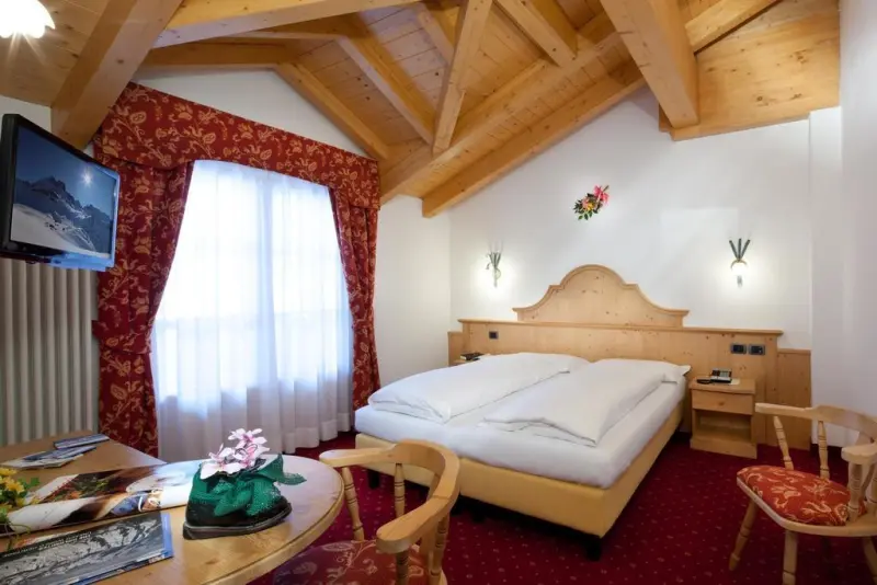 Hotel & Dependance Pordoi
