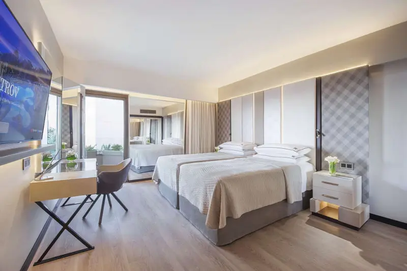 Four Seasons Hotel