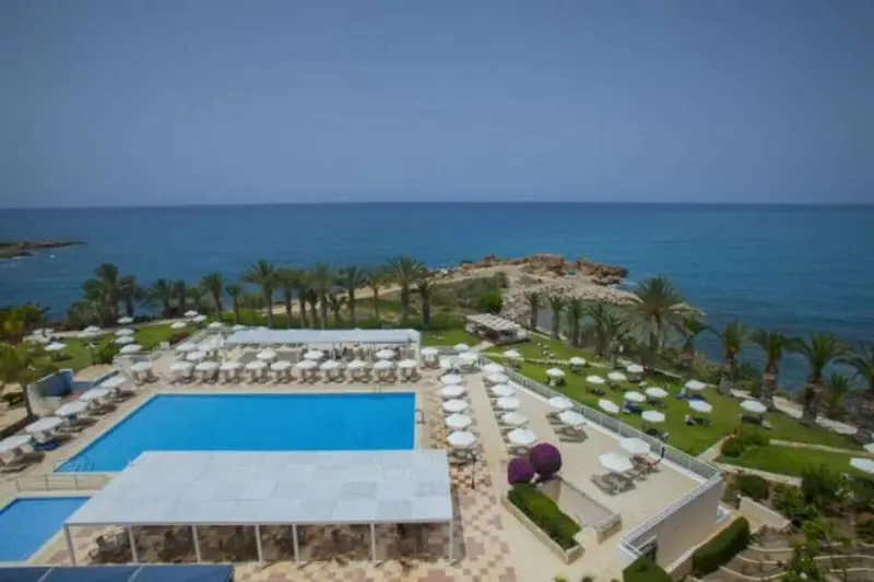 Queen's Bay Hotel