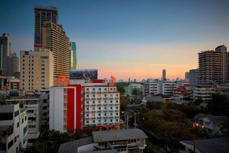 Easy Planet Bangkok Asok