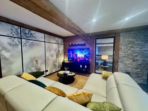 Chalet "La Vora" with Mountain Views, Private Terrace and Wi-Fi