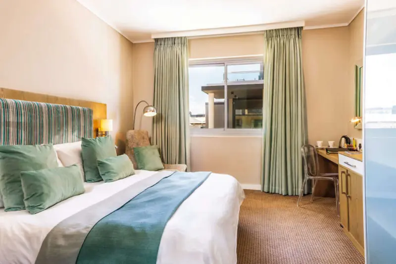 Harbour Bridge Hotel & Suites