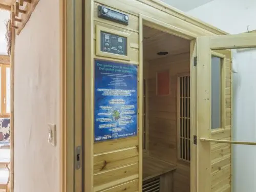 CHALET DU BERGER for 12 people with sauna, close to the 3 Vallées slopes.