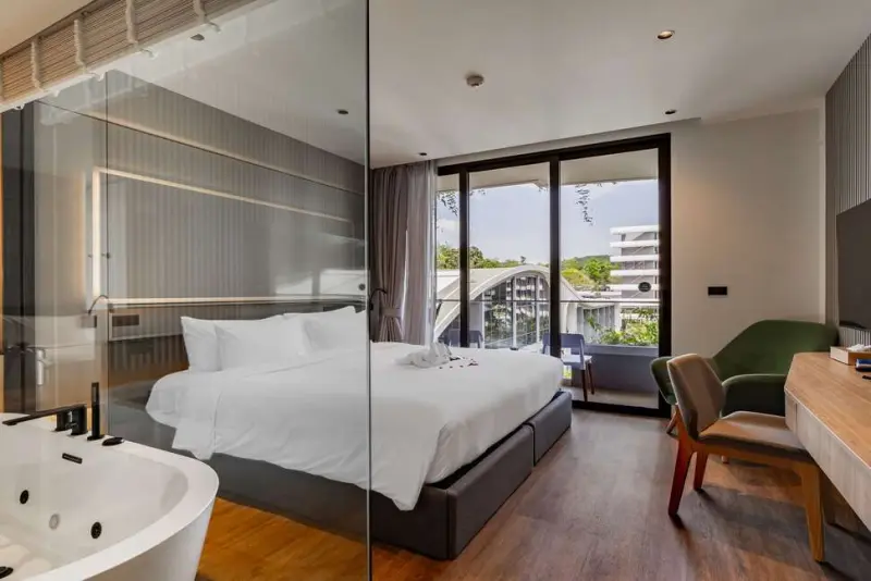 La Green Hotel and Residence