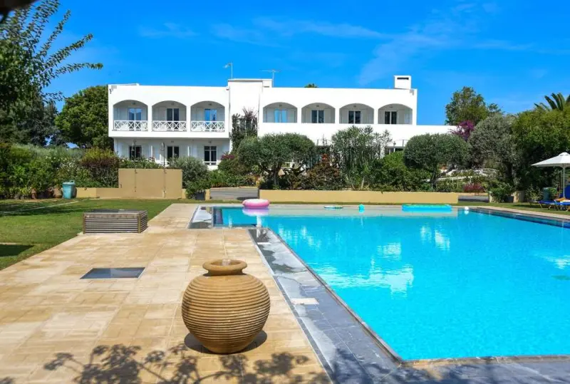 Mantenia Hotel