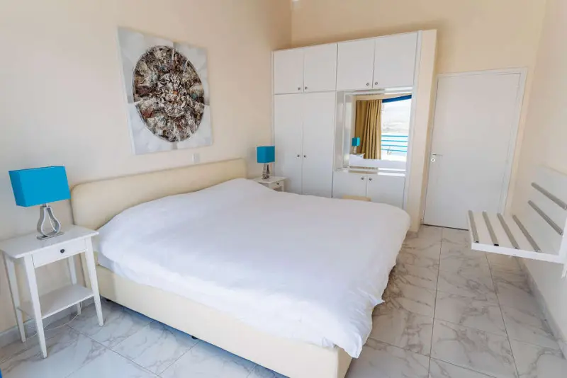 Vrachia Beach Hotel & Suites
