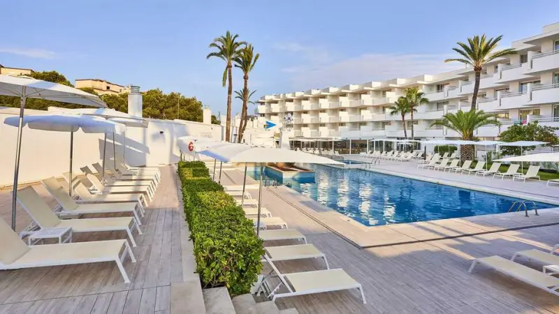 Globales Cala Bona Suites