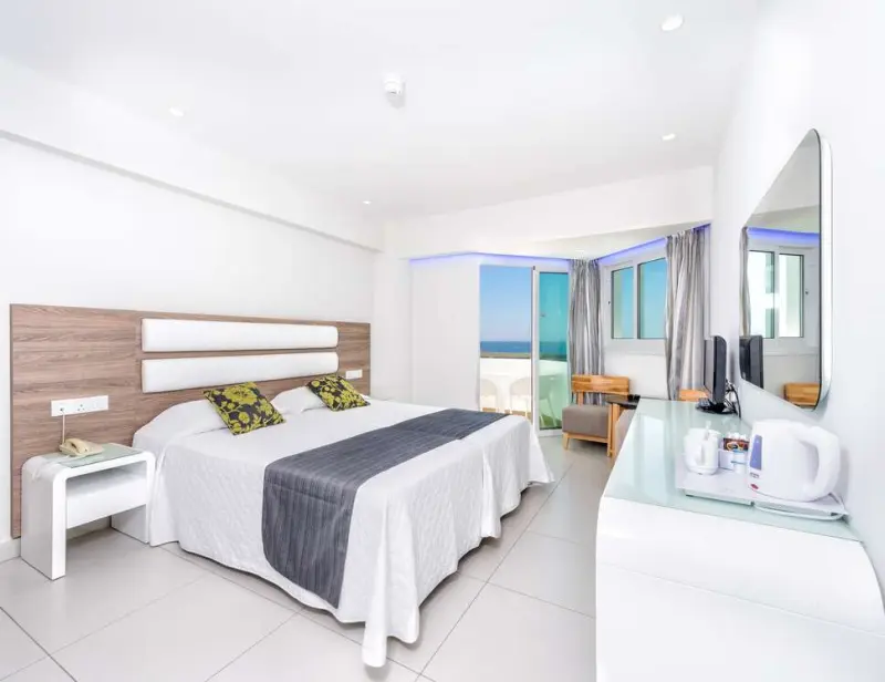 Tasia Maris Sands Hotel