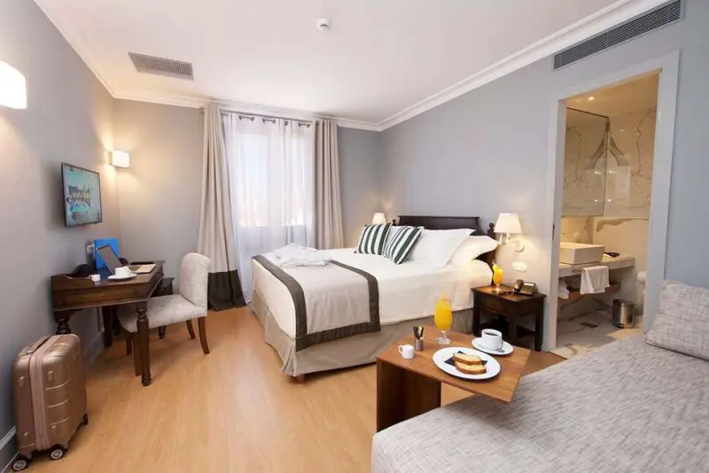 Aenos Hotel