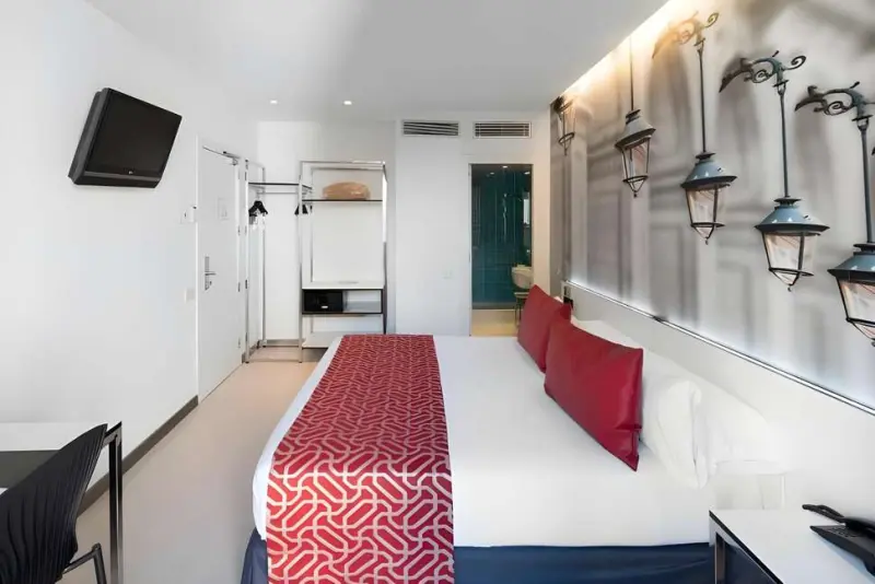 Hotel Catalonia Avinyó