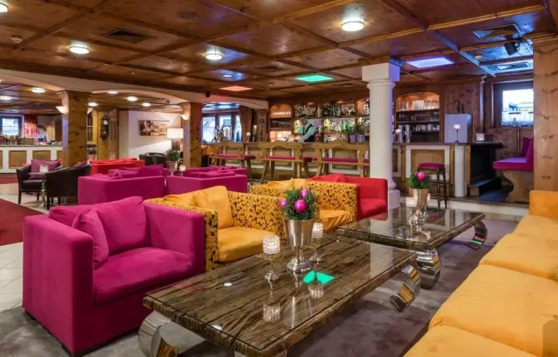 eva, VILLAGE Hotel