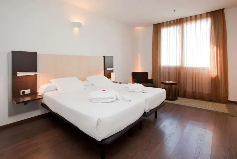Hotel ILUNION Aqua 4