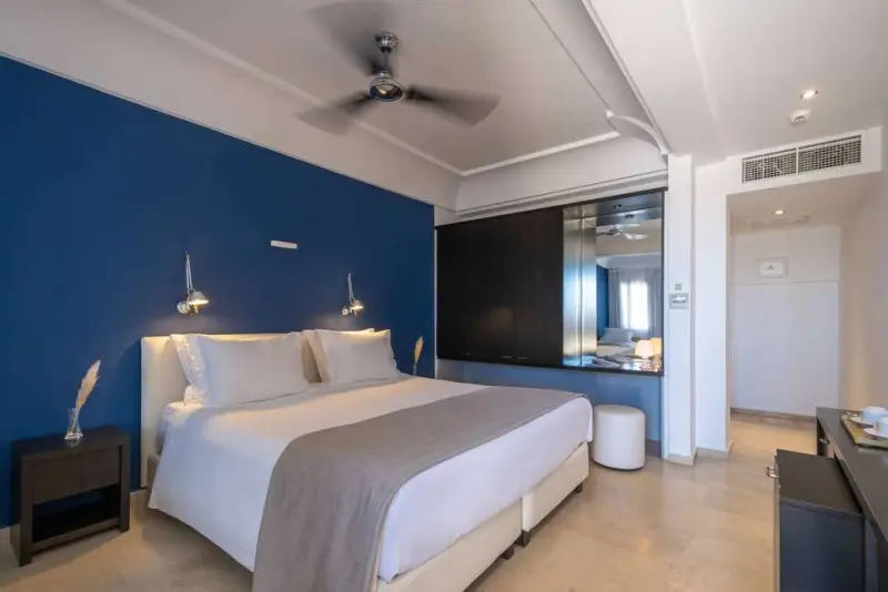 The Majestic Hotel Santorini