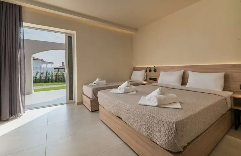 Arya Hotel
