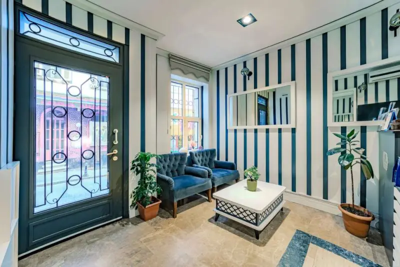 La Pazza Suites
