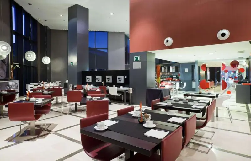 Hotel ILUNION Aqua 4