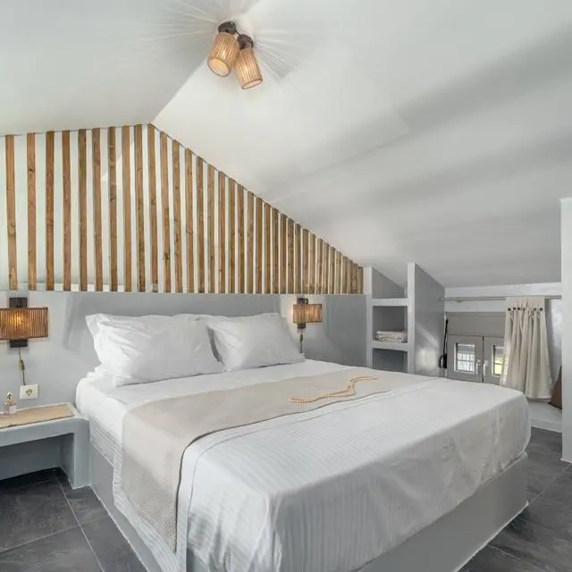 La Perla Suites