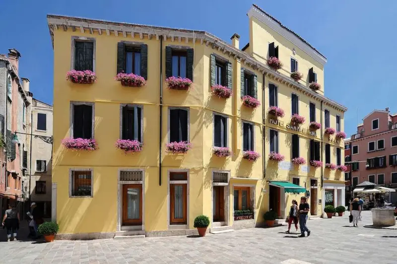 Santa Marina Hotel