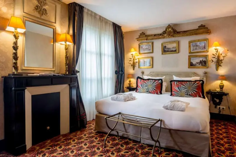 Hôtel Chateaubriand - Champs Elysées.