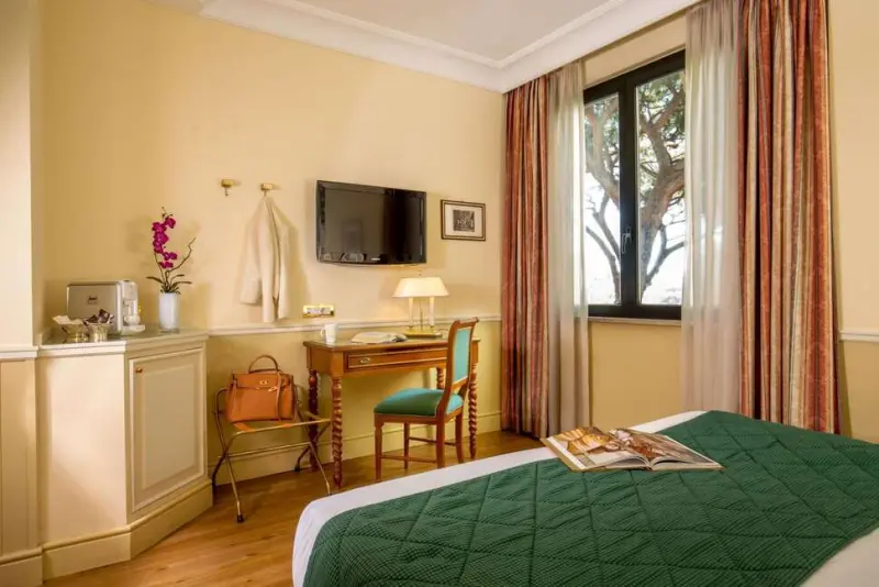 Hotel Donna Laura Palace