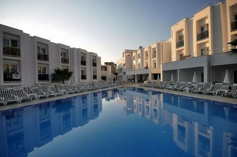 Club Shark Hotel