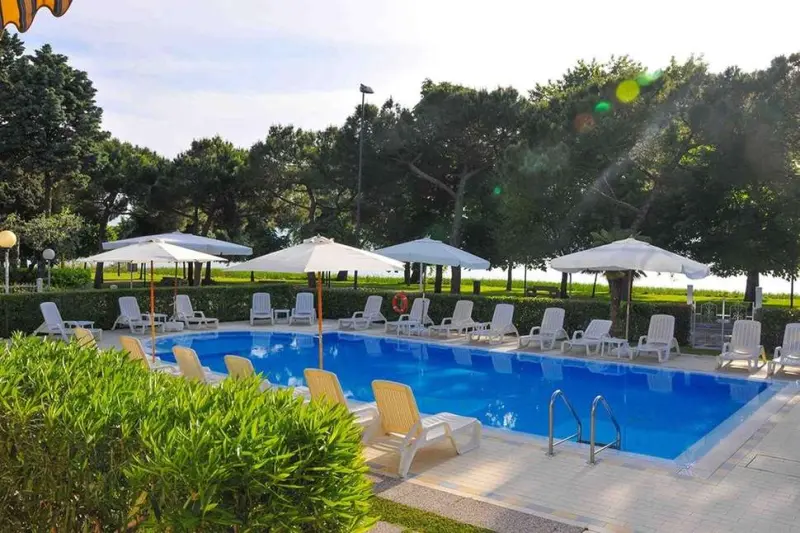Hi Hotels Sirmione | Lakeview Pool